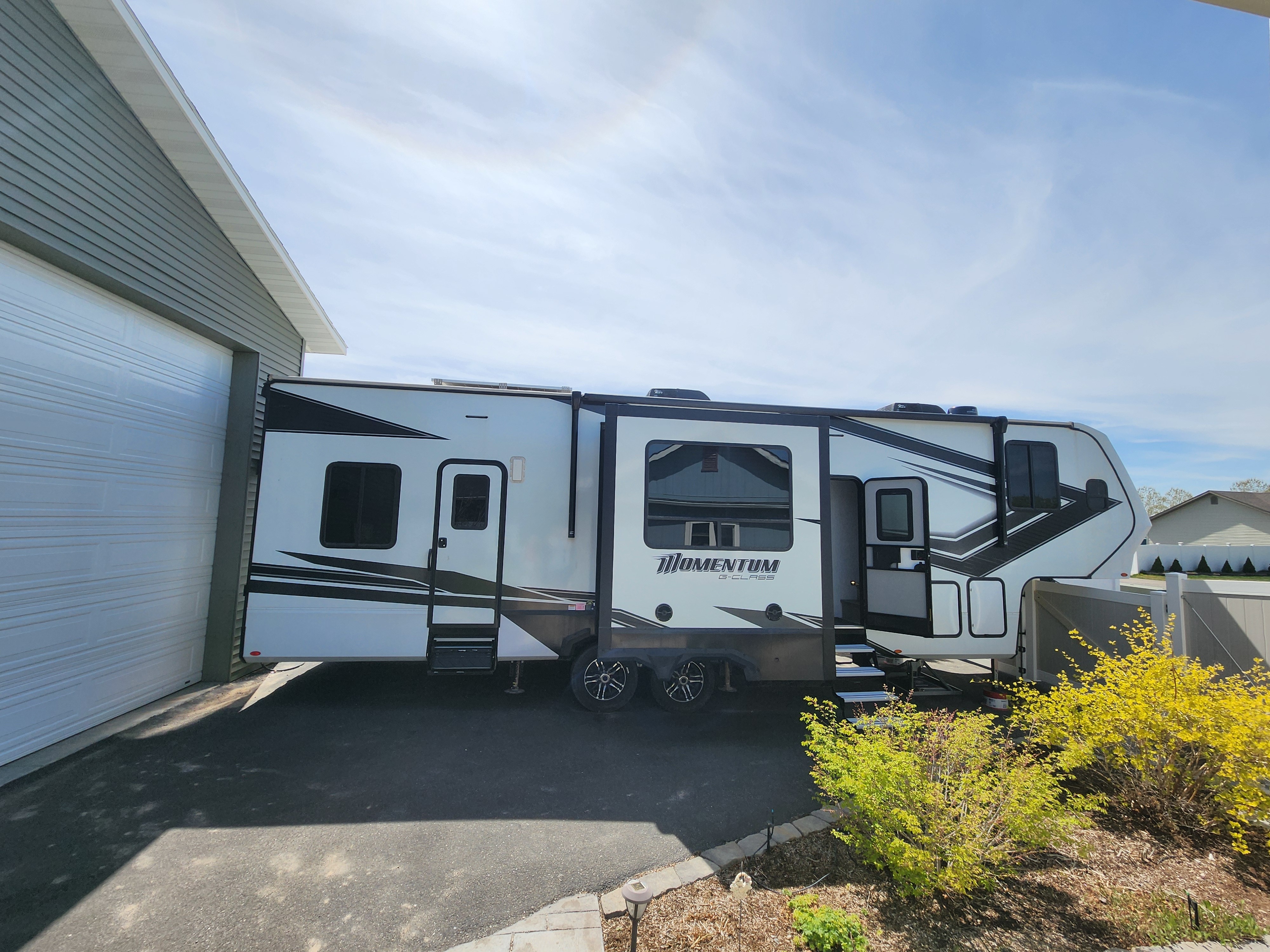 2023 Grand Design MOMENTUM G-CLASS 320G in idaho falls ID
