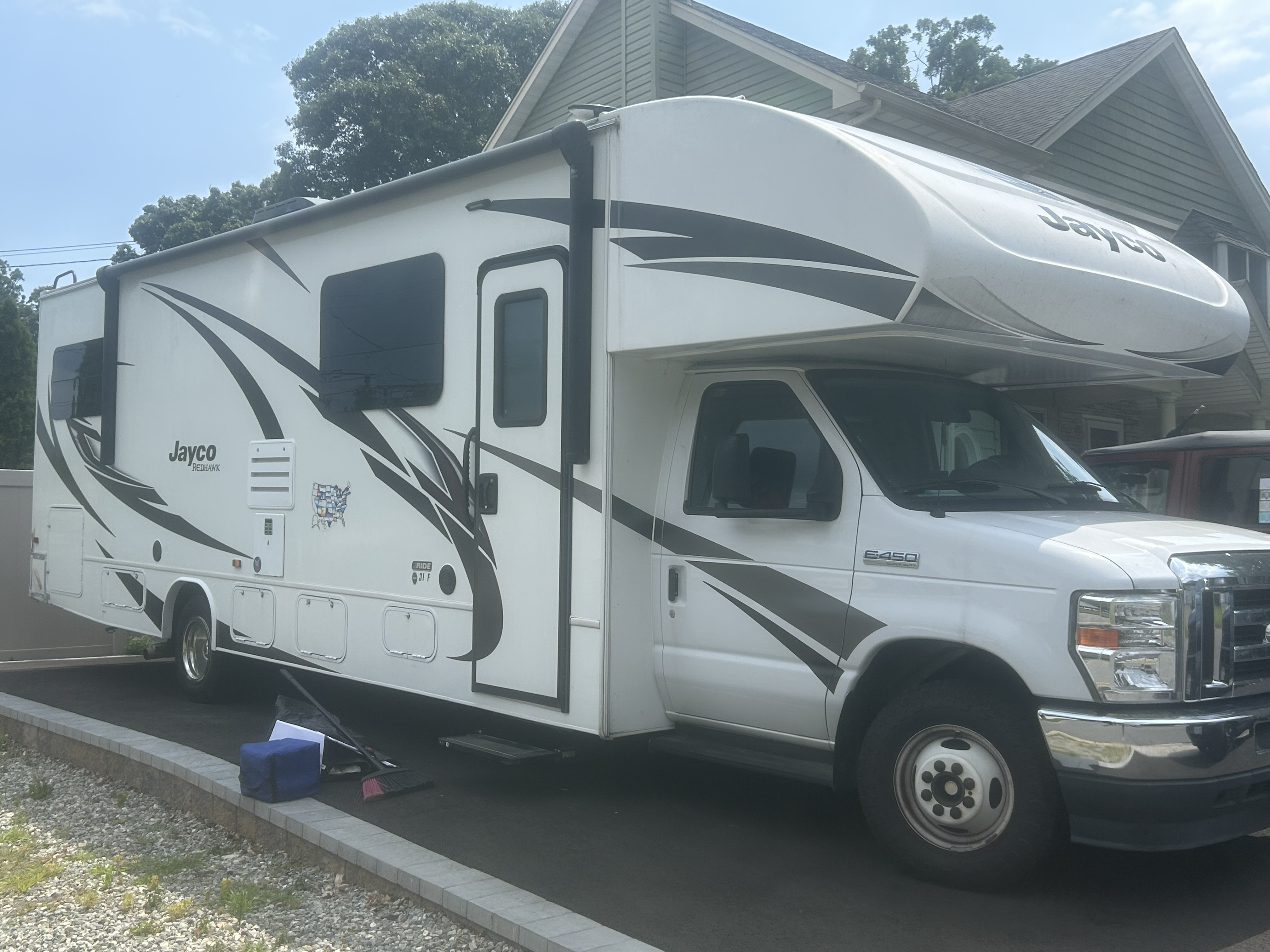2021 Jayco REDHAWK 31F in north babyon NY