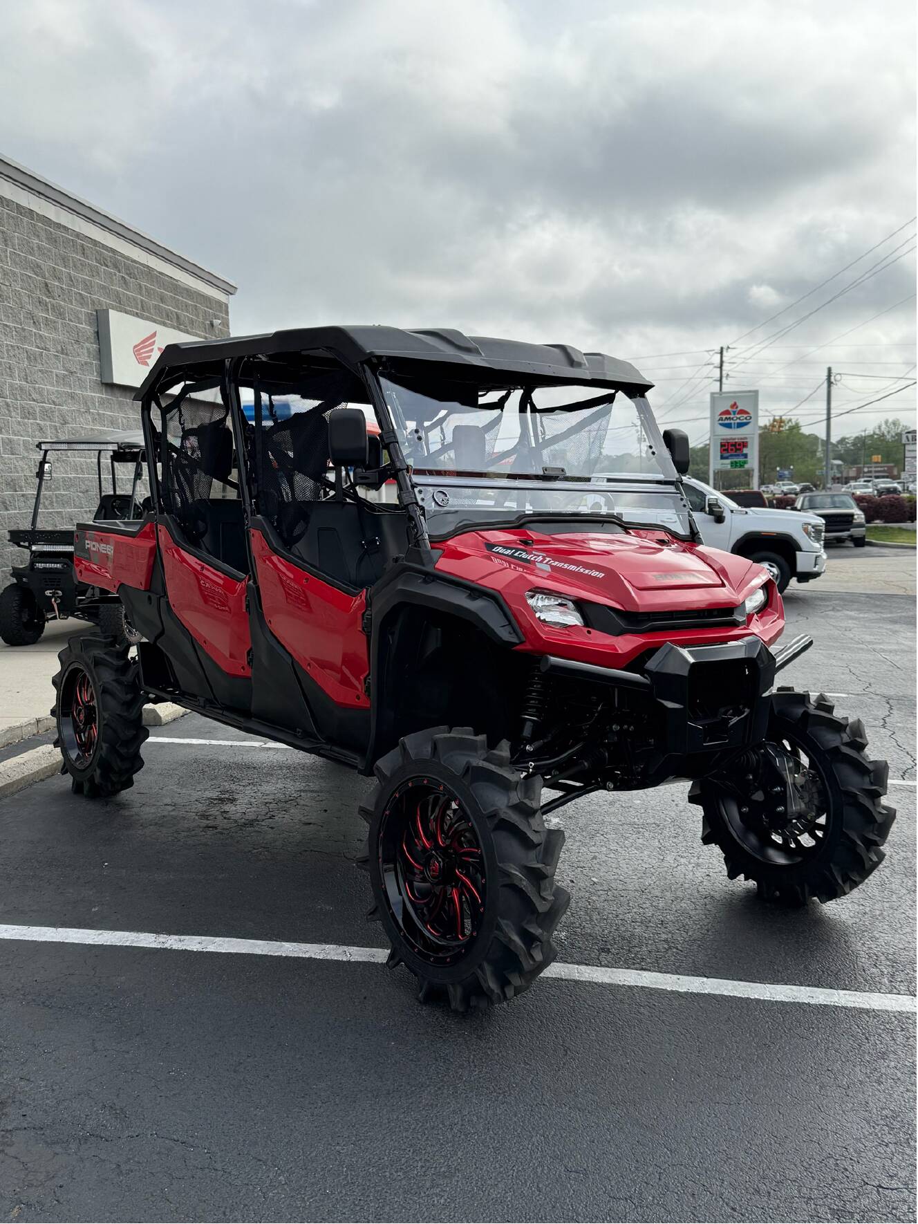 A photo of this 2025 Honda Pioneer 1000-6 Deluxe Crew