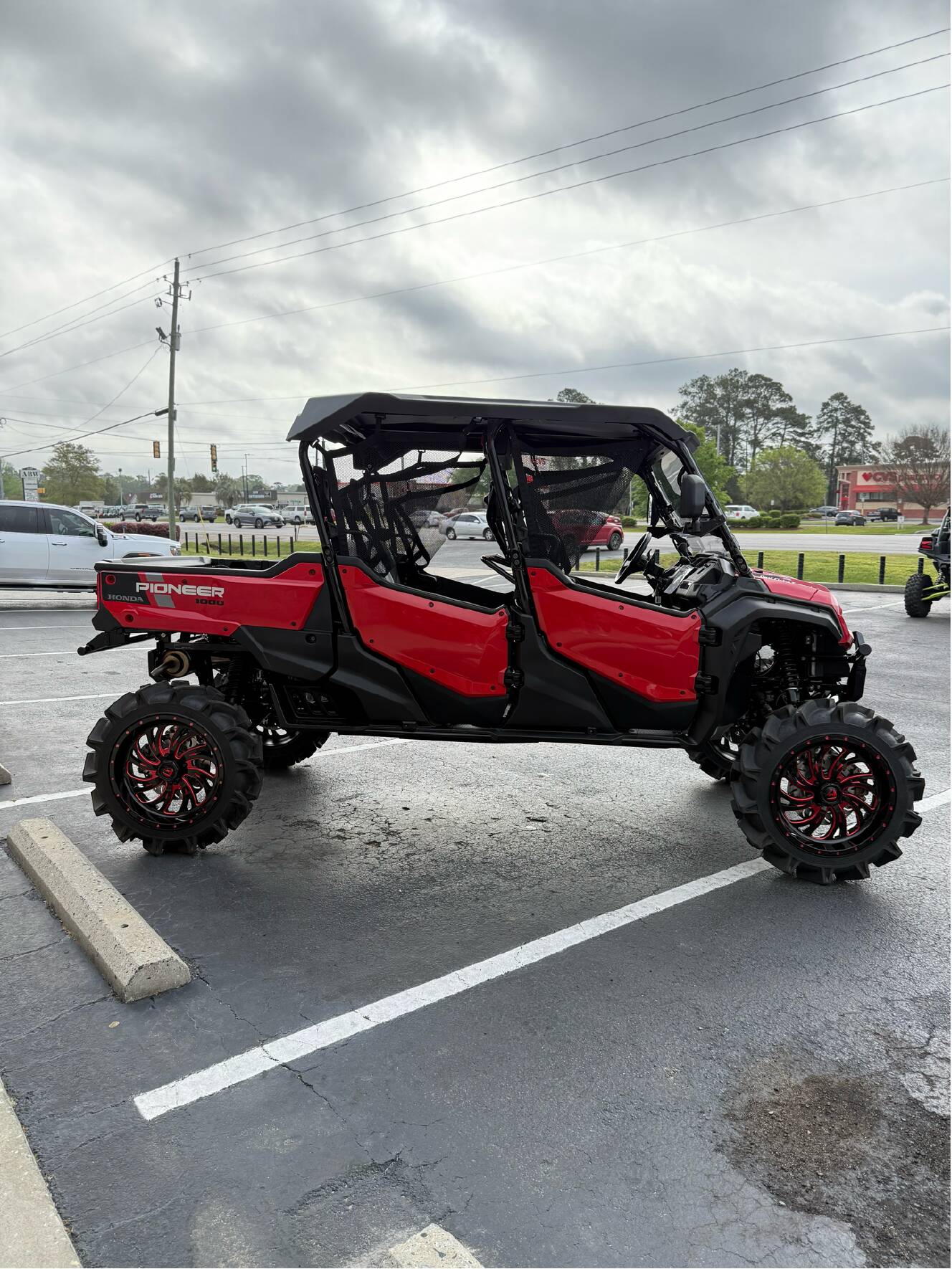 A photo of this 2025 Honda Pioneer 1000-6 Deluxe Crew