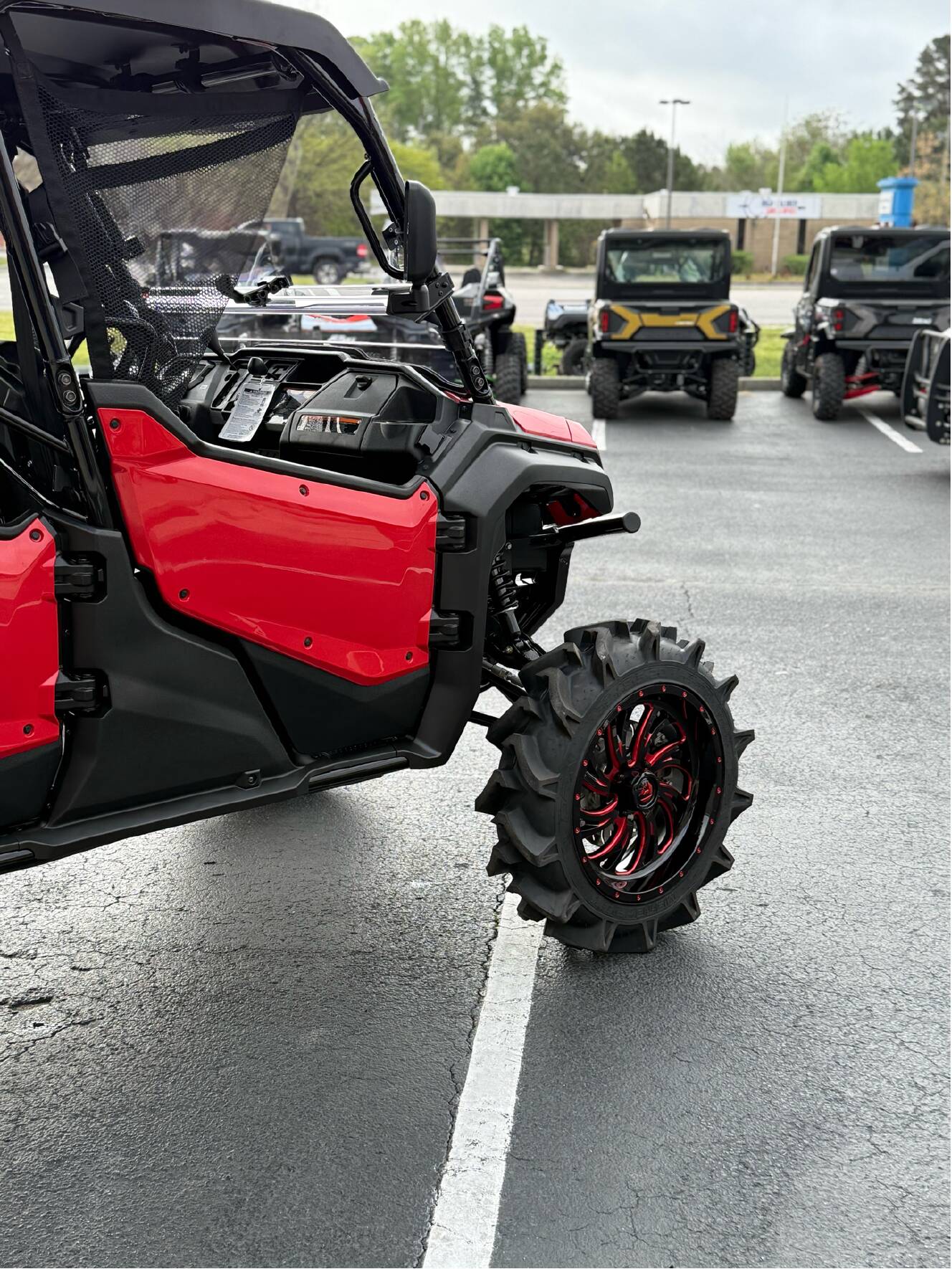 A photo of this 2025 Honda Pioneer 1000-6 Deluxe Crew