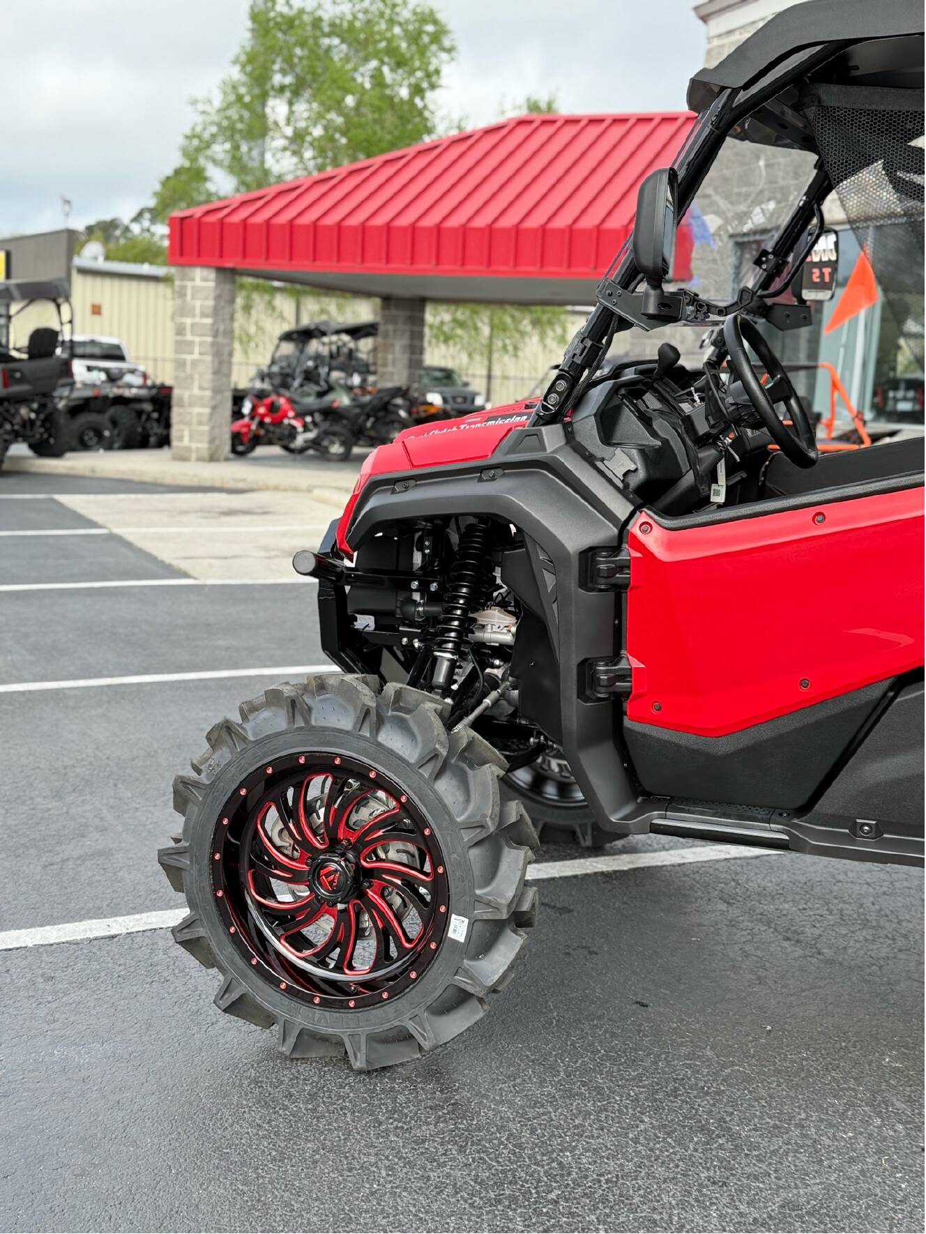 A photo of this 2025 Honda Pioneer 1000-6 Deluxe Crew