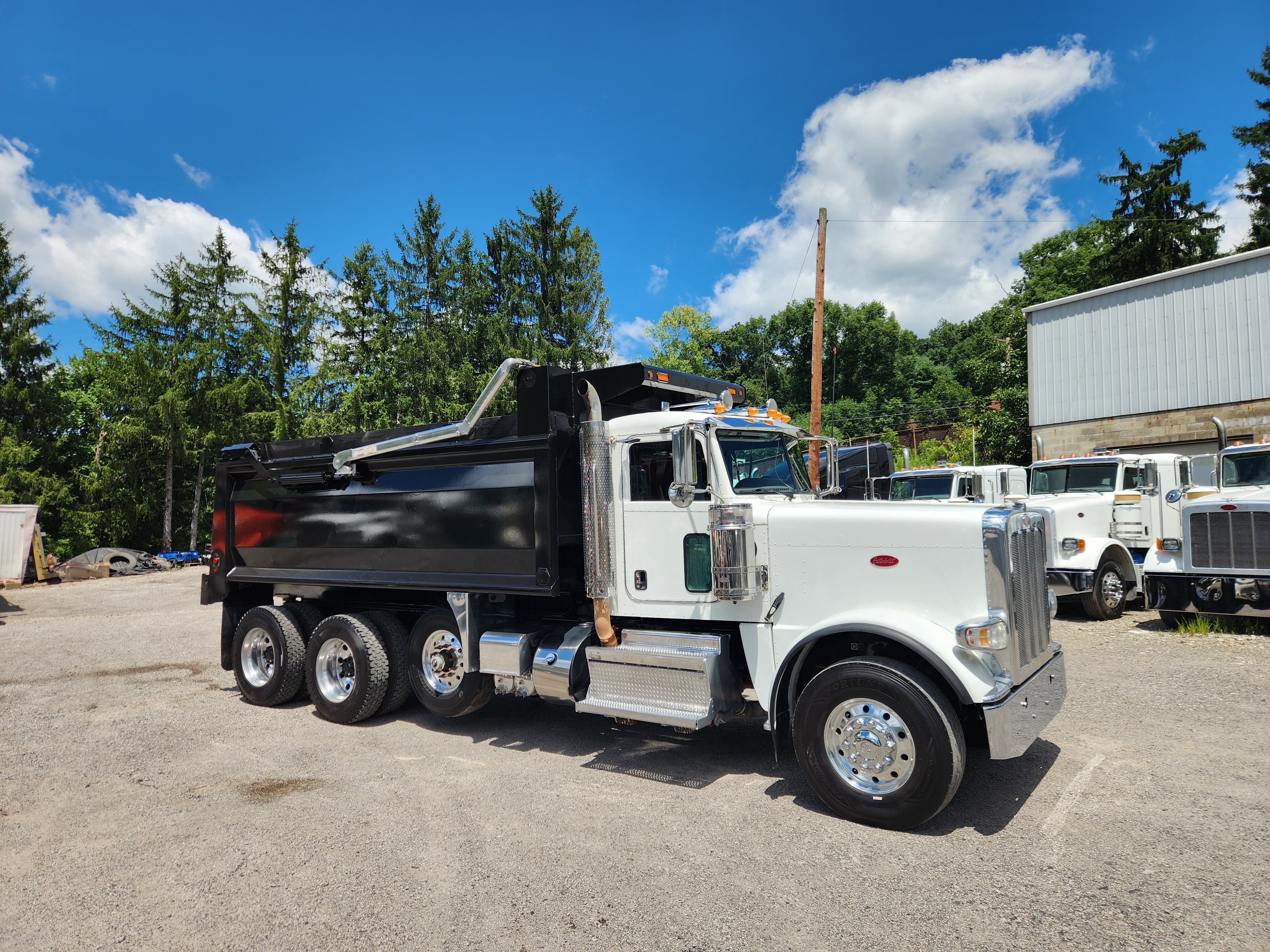 2020 PETERBILT 389 in Butler, PA