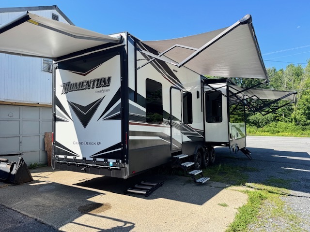 2021 Grand Design MOMENTUM 395M Fifth Wheel Toy Hauler RV