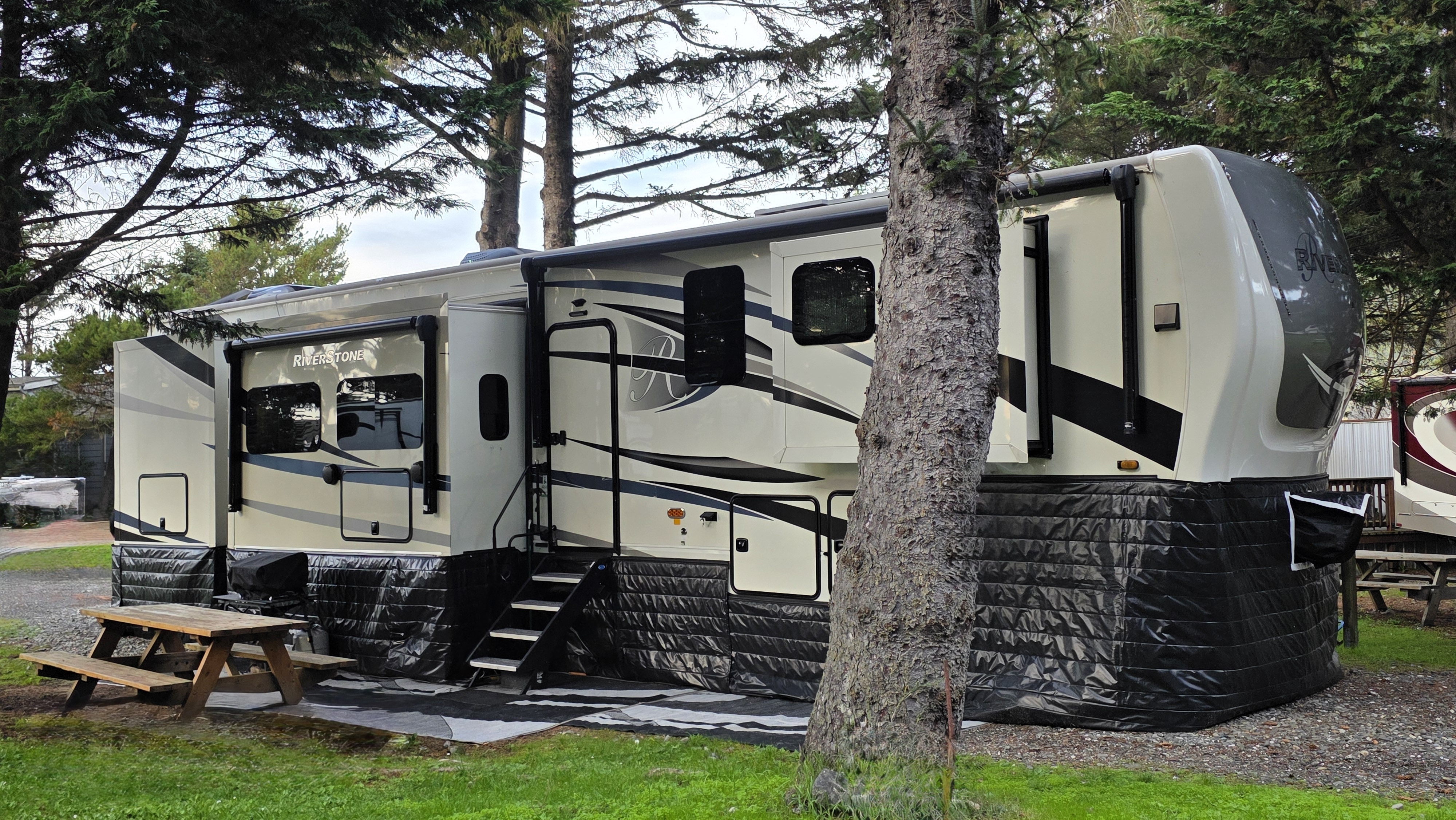 2022 Forest River RIVERSTONE 442MC RV
