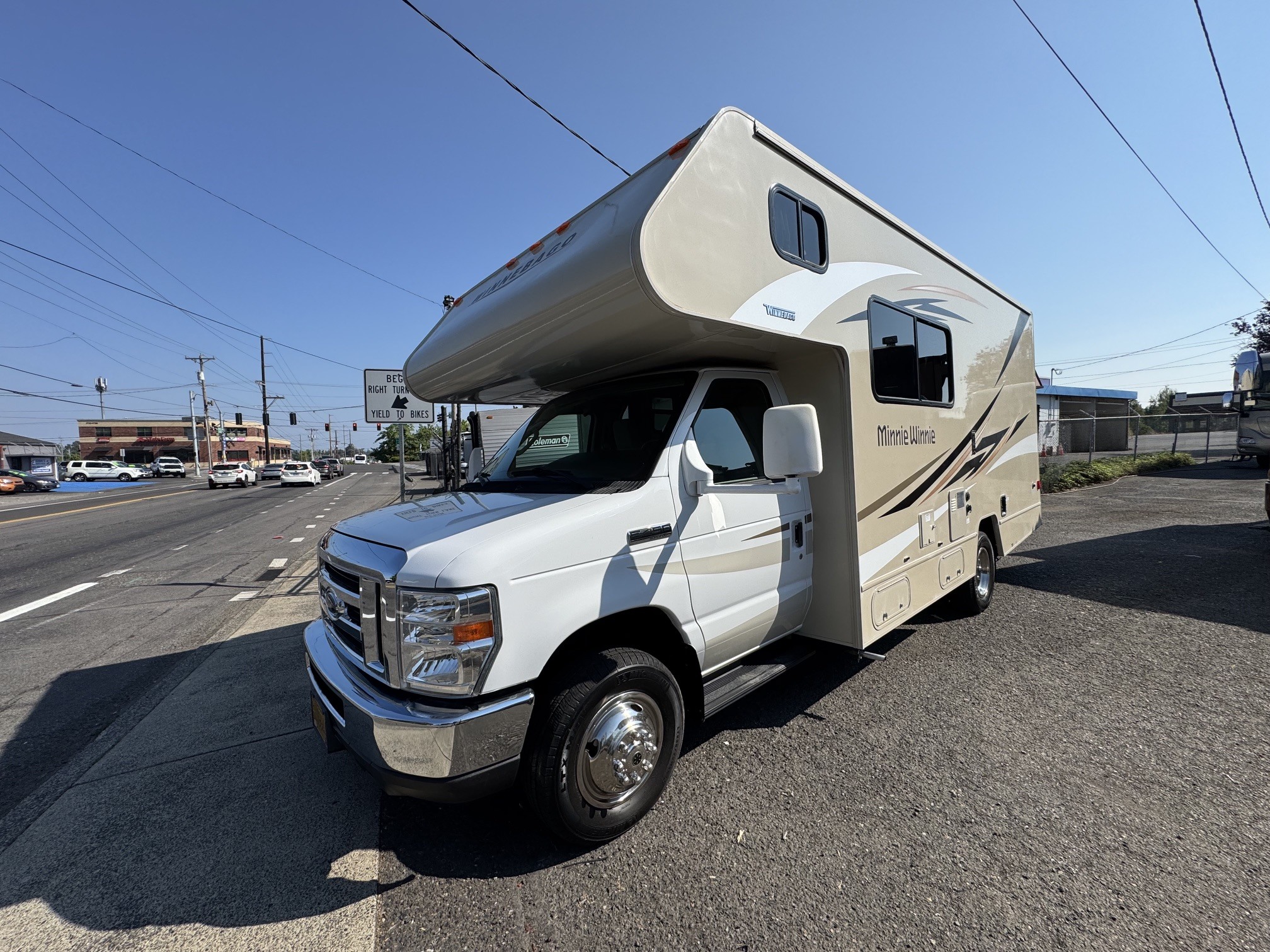 2017 Winnebago MINNIE WINNIE 22R in gresham OR