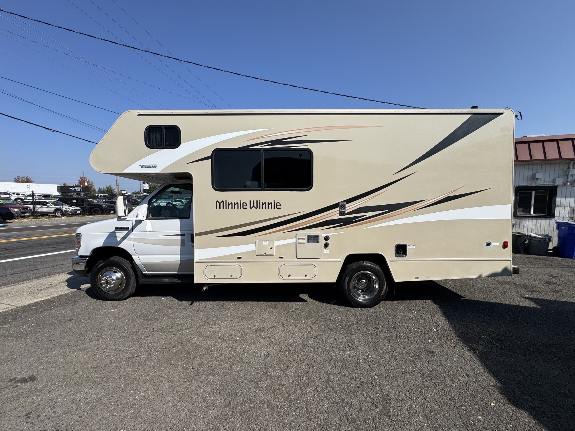 2017 Winnebago MINNIE WINNIE 22R in gresham OR