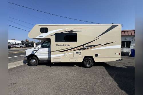 2017 Winnebago MINNIE WINNIE 22R in gresham OR