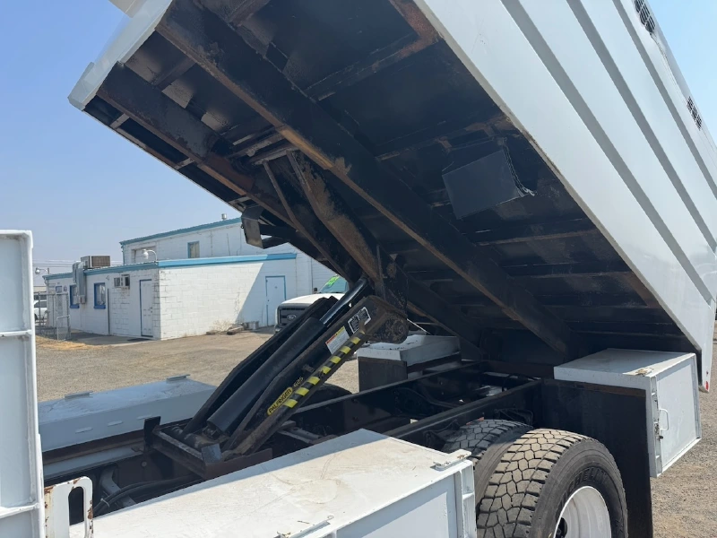 2015 FORD F650