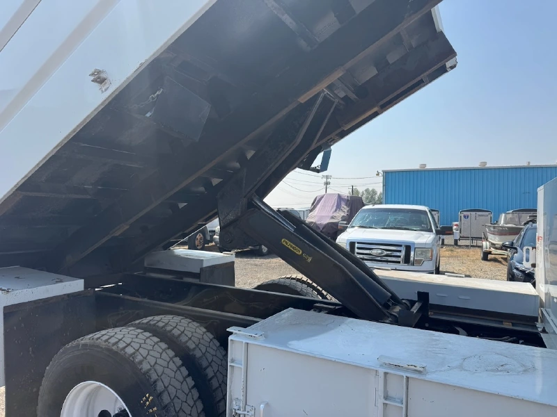 2015 FORD F650