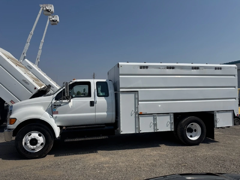 2015 FORD F650
