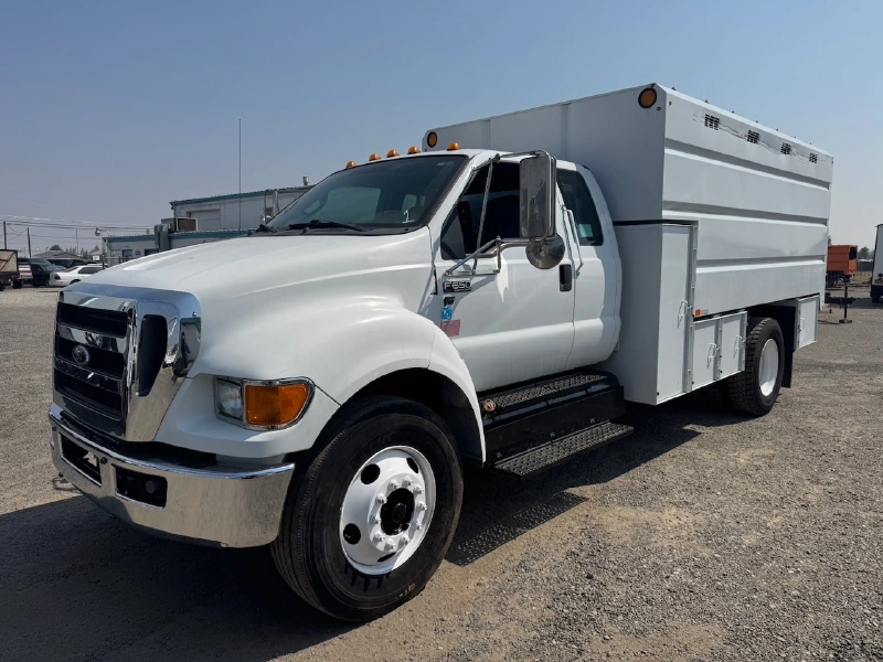 2015 FORD F650