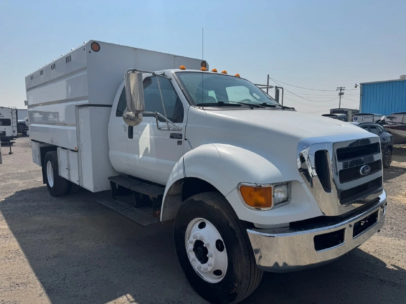 2015 FORD F650