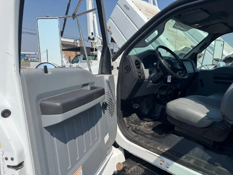 2015 FORD F650