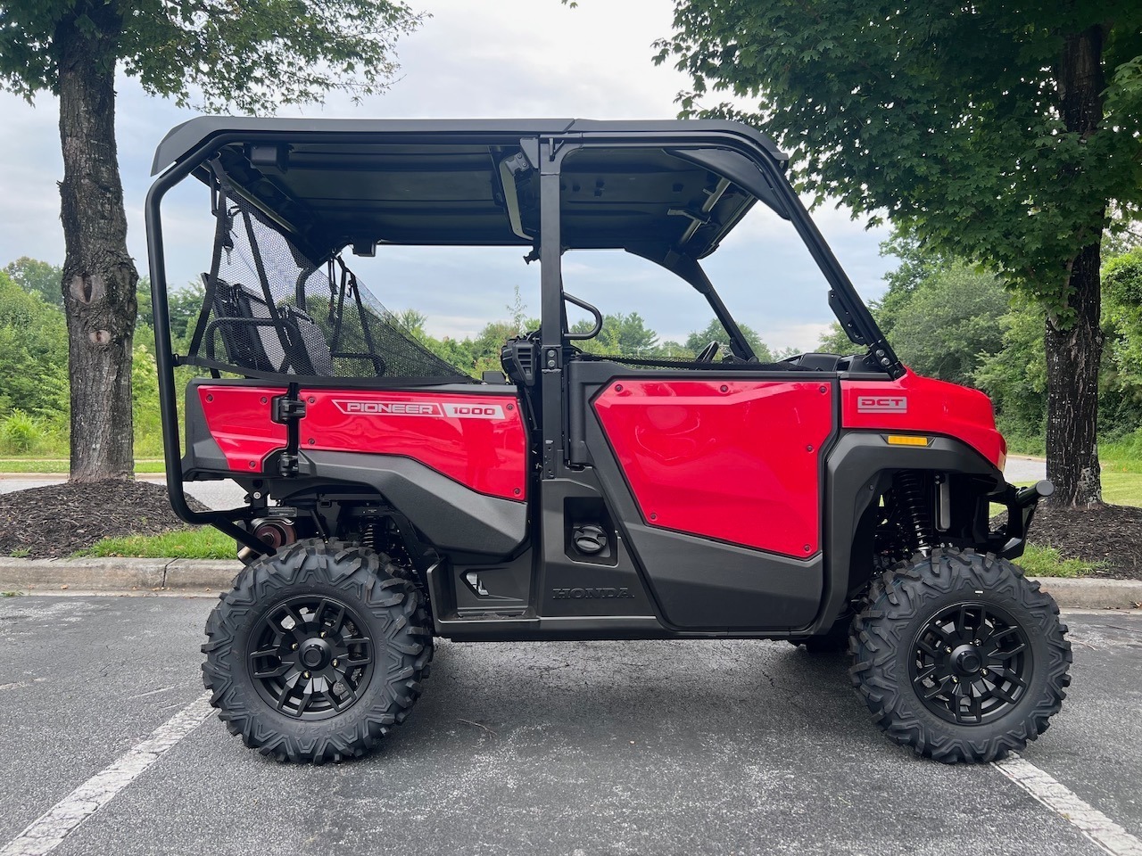 2026 Honda Pioneer 1000-5 Deluxe in hendersonville NC