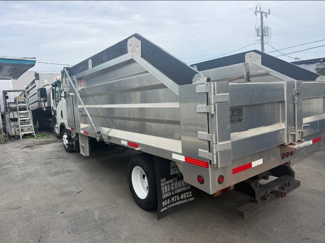 2019 ISUZU NPR HD in Miami, FL
