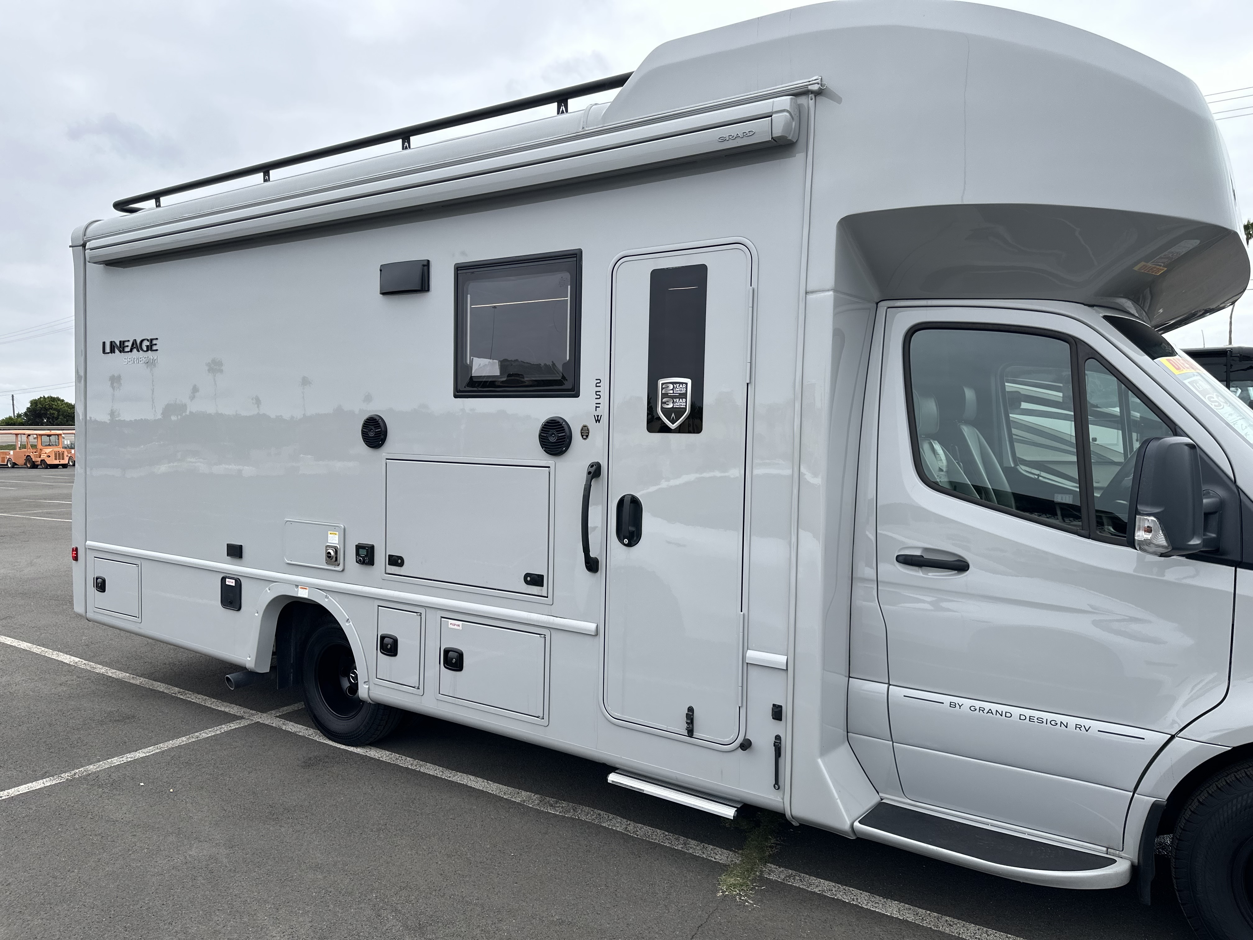2025 Grand Design LINEAGE SERIES M 25FW RV