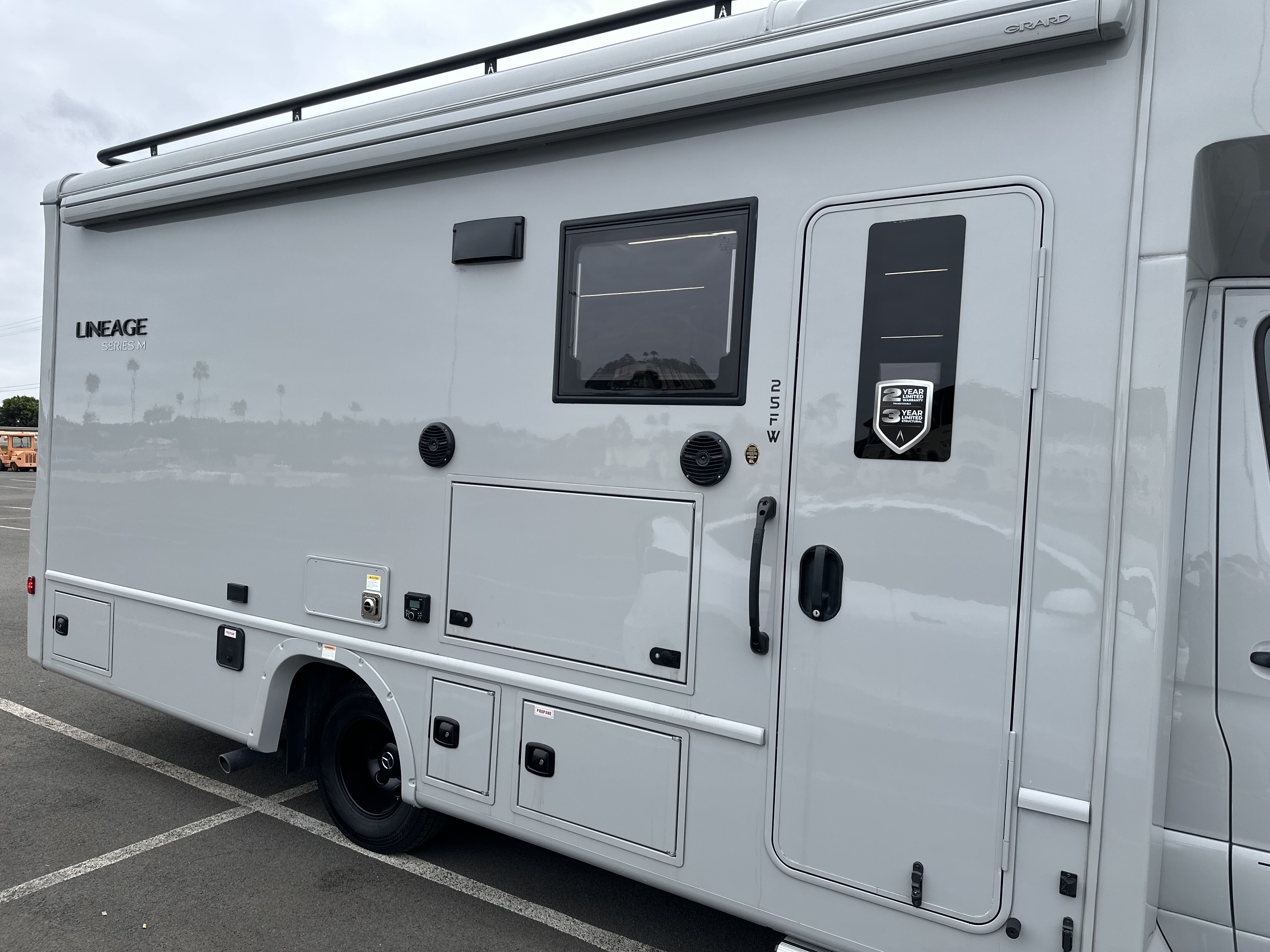 2025 Grand Design LINEAGE SERIES M 25FW in laguna beach CA