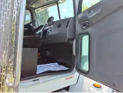 2013 PETERBILT 348