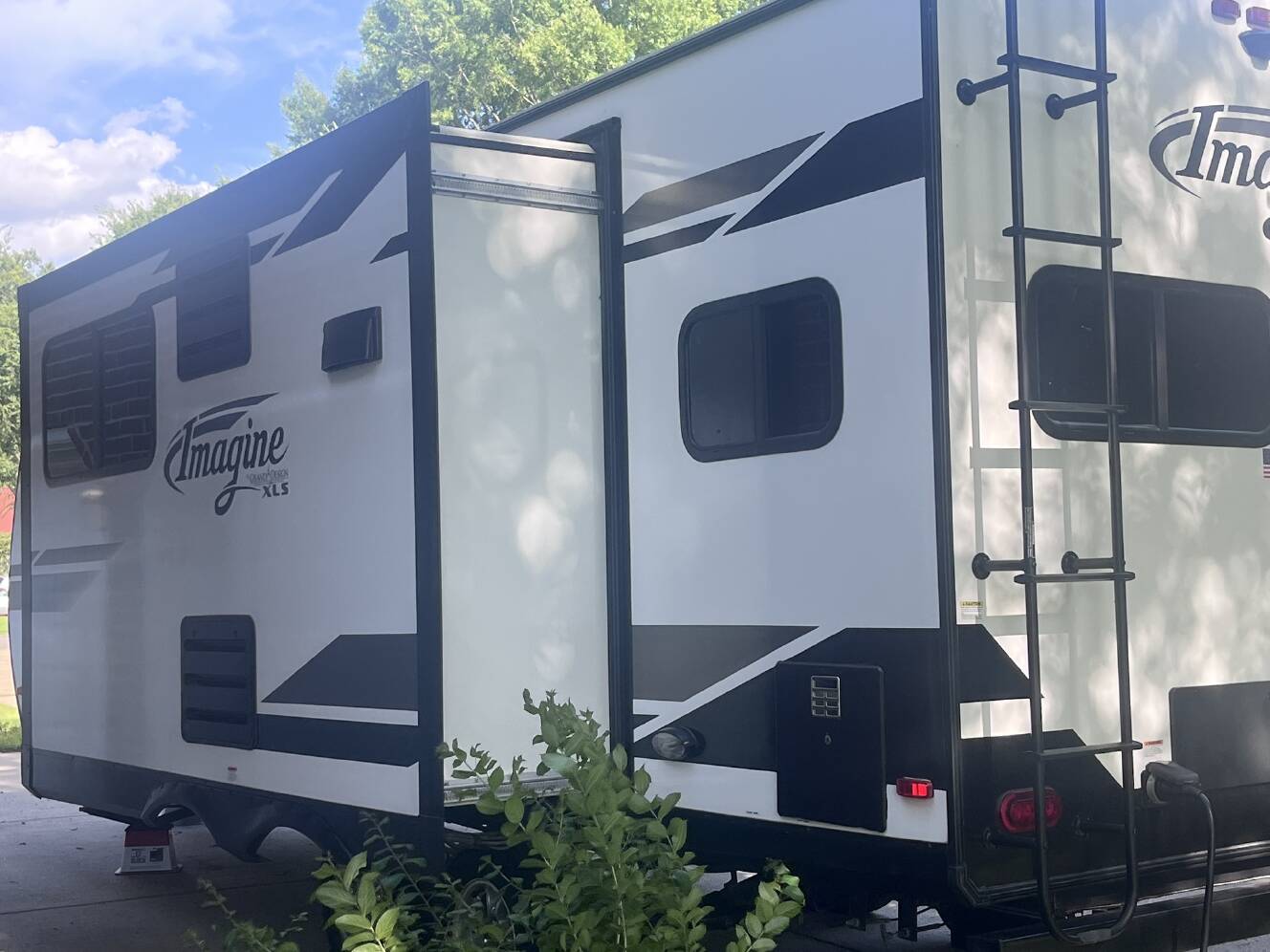 A photo of this 2021 Grand Design IMAGINE 22MLE
