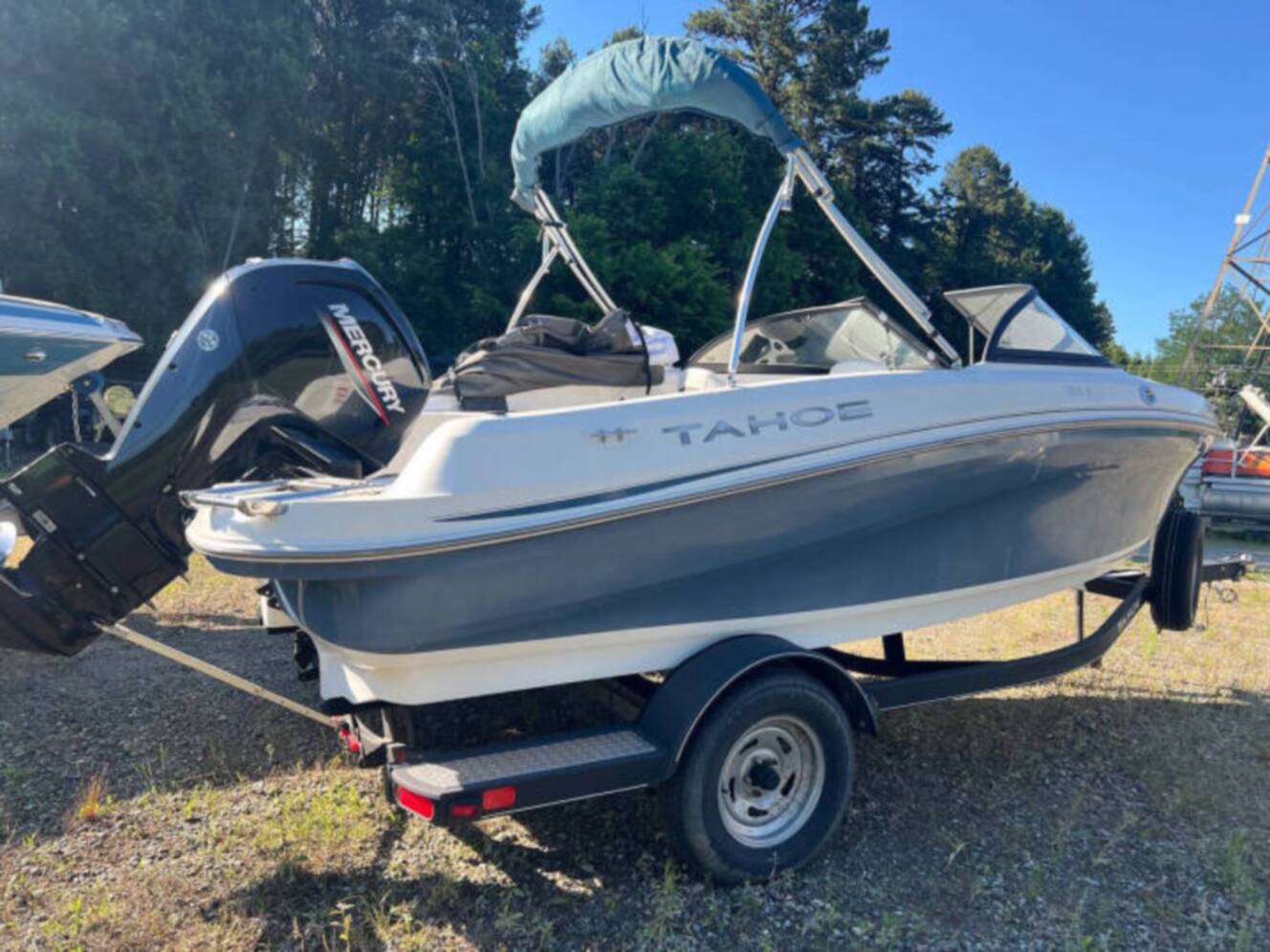 A photo of this 2022 Tahoe 185 S