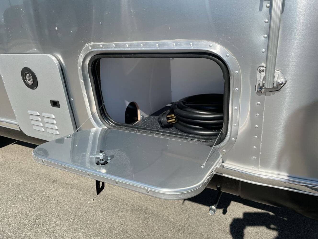 A photo of this 2024 Airstream Flying Cloud 25FB