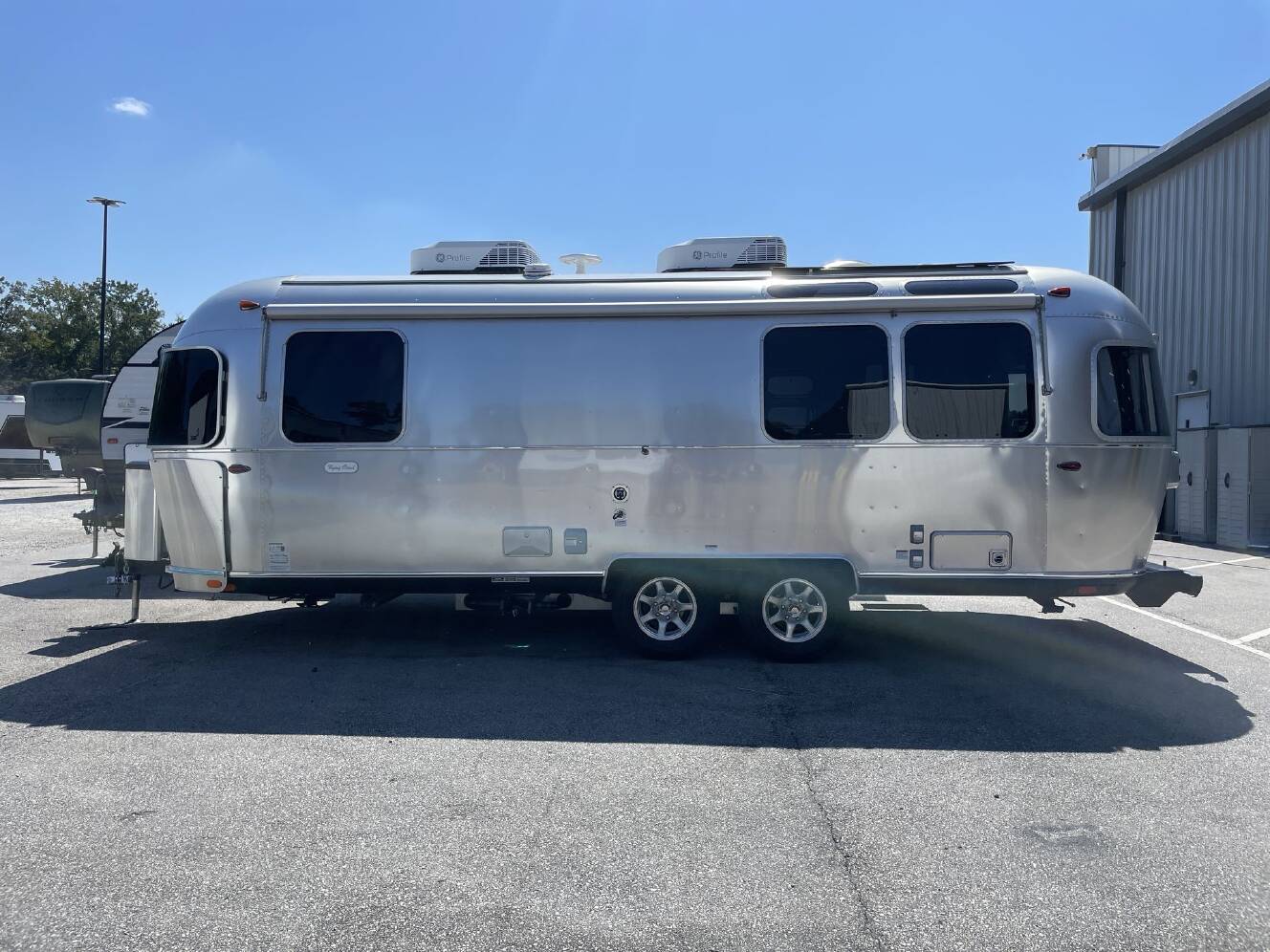 A photo of this 2024 Airstream Flying Cloud 25FB