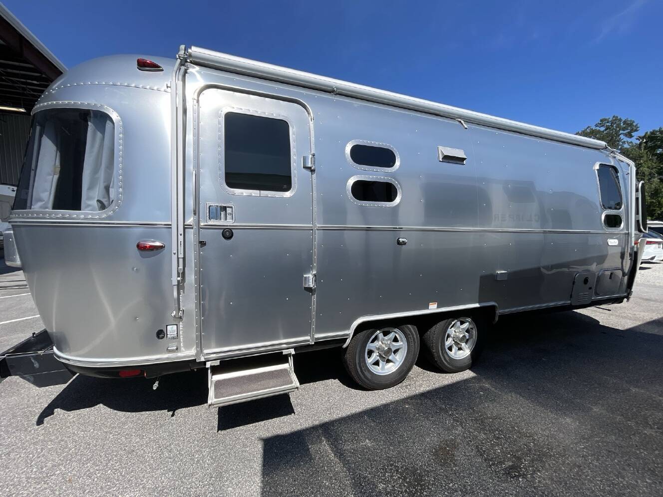 A photo of this 2024 Airstream Flying Cloud 25FB