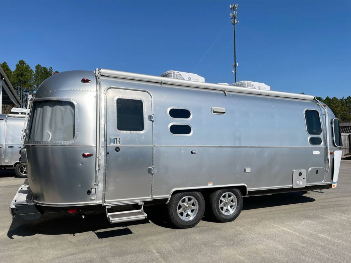 A photo of this 2024 Airstream Flying Cloud 25FB