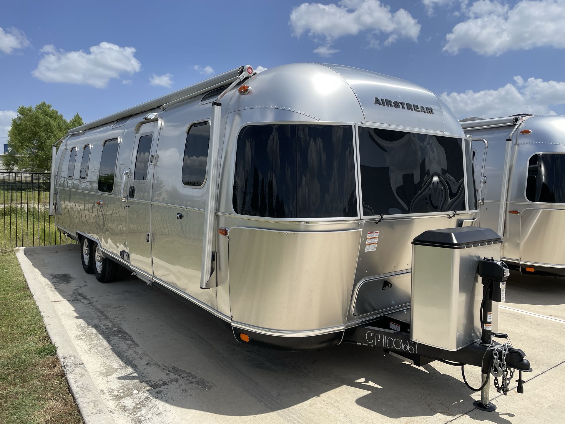2026 Airstream Classic 33FBQ in buda TX