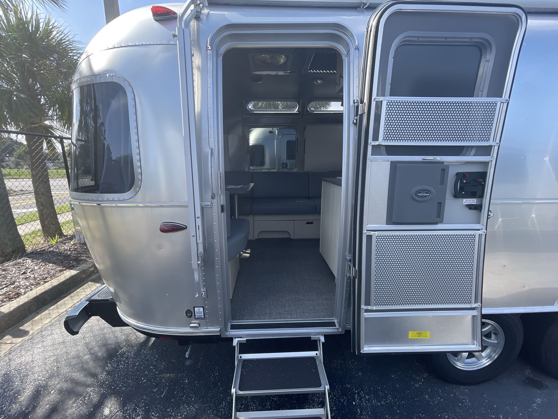 2025 Airstream Flying Cloud 27FBQ RV