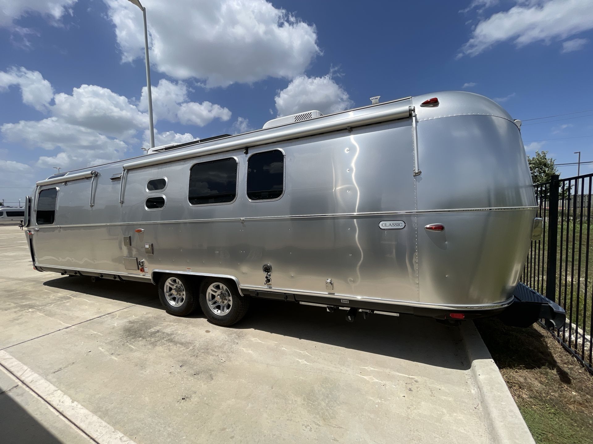 2026 Airstream Classic 33FBQ in buda TX