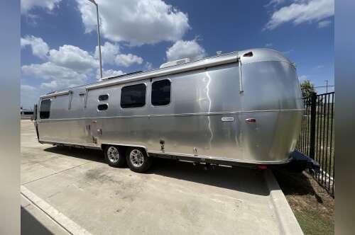 2026 Airstream Classic 33FBQ in buda TX
