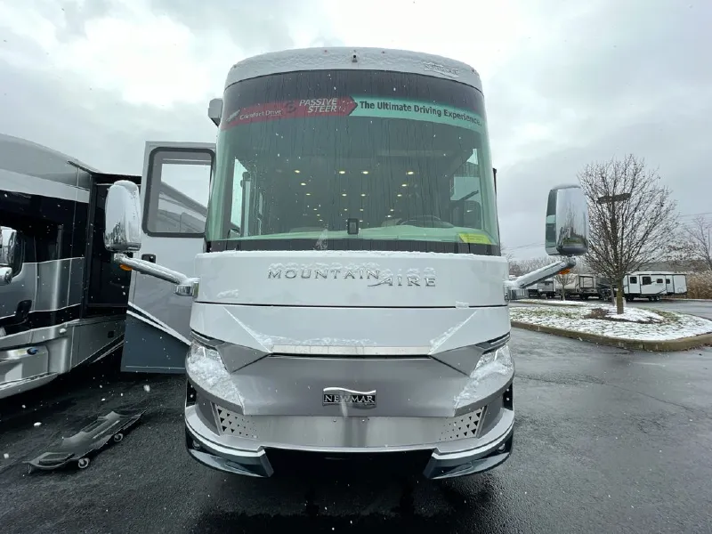 2027 Newmar Mountain Aire 4118