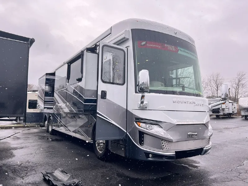2027 Newmar Mountain Aire 4118