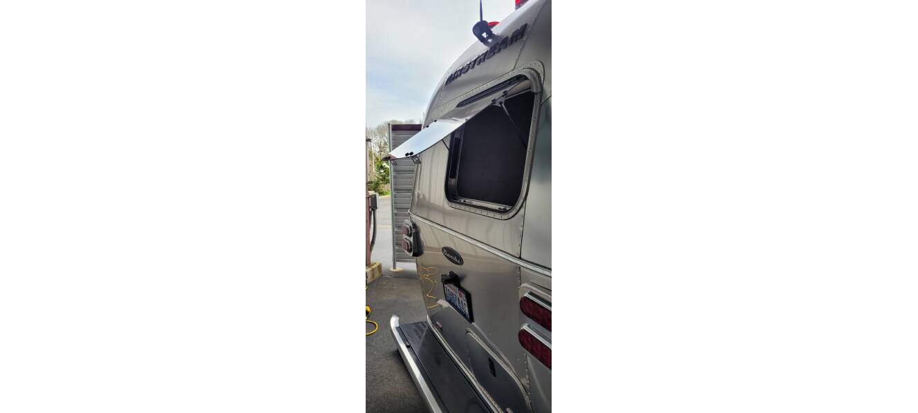 A photo of this 2019 Airstream FLYING CLOUD 19CB