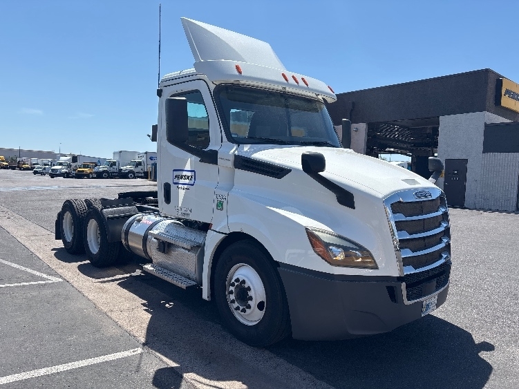 2020 FREIGHTLINER CASCADIA 126 in Phoenix, AZ