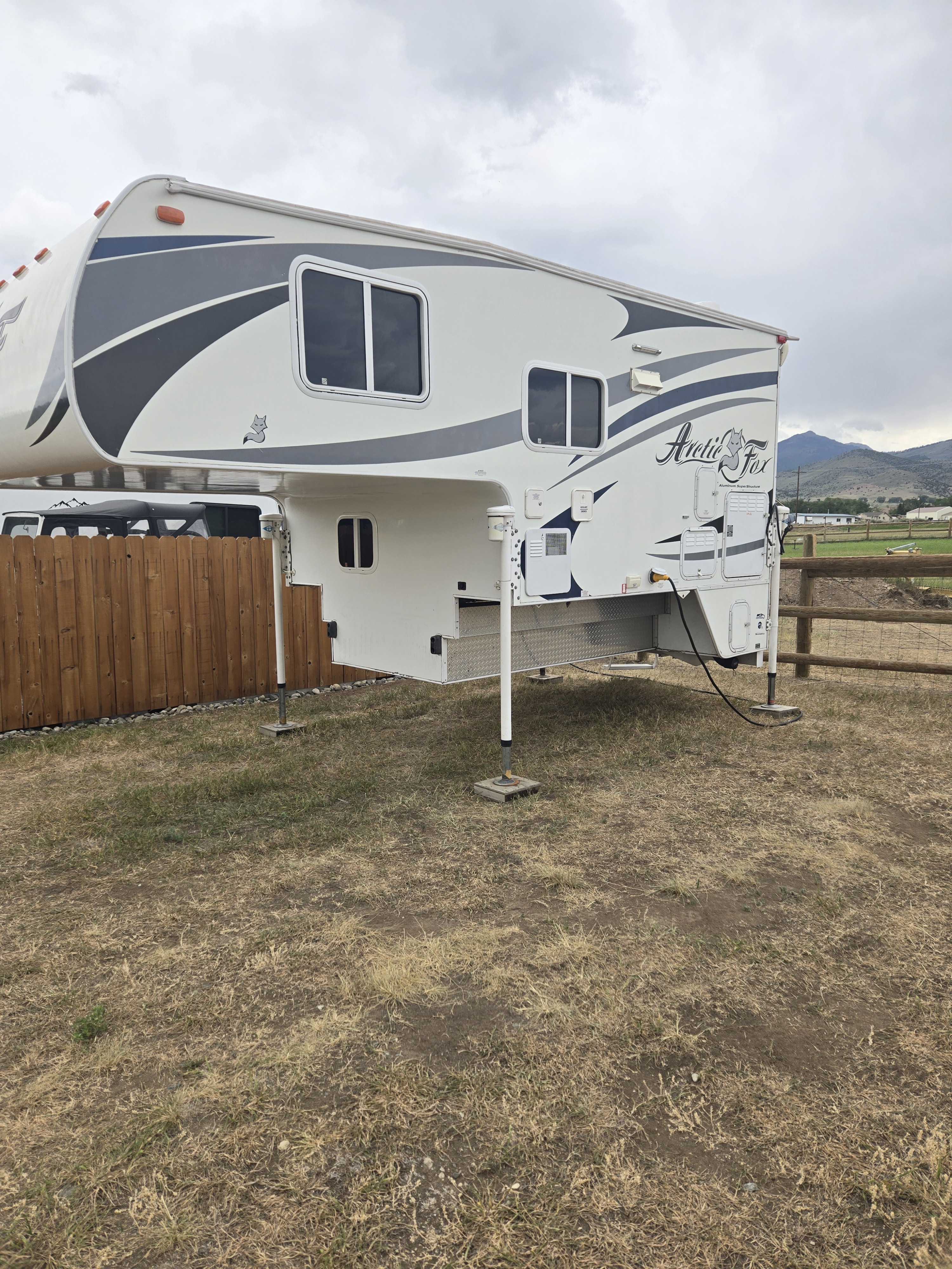 2016 Northwood Mfg ARCTIC FOX CAMPER 811 in sheridan MT