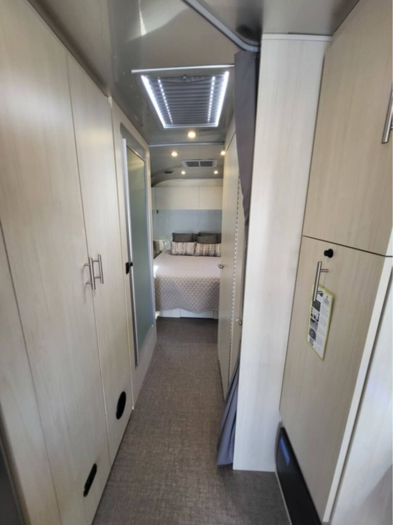 A photo of this 2026 Airstream Flying Cloud 27FB Queen Hatch