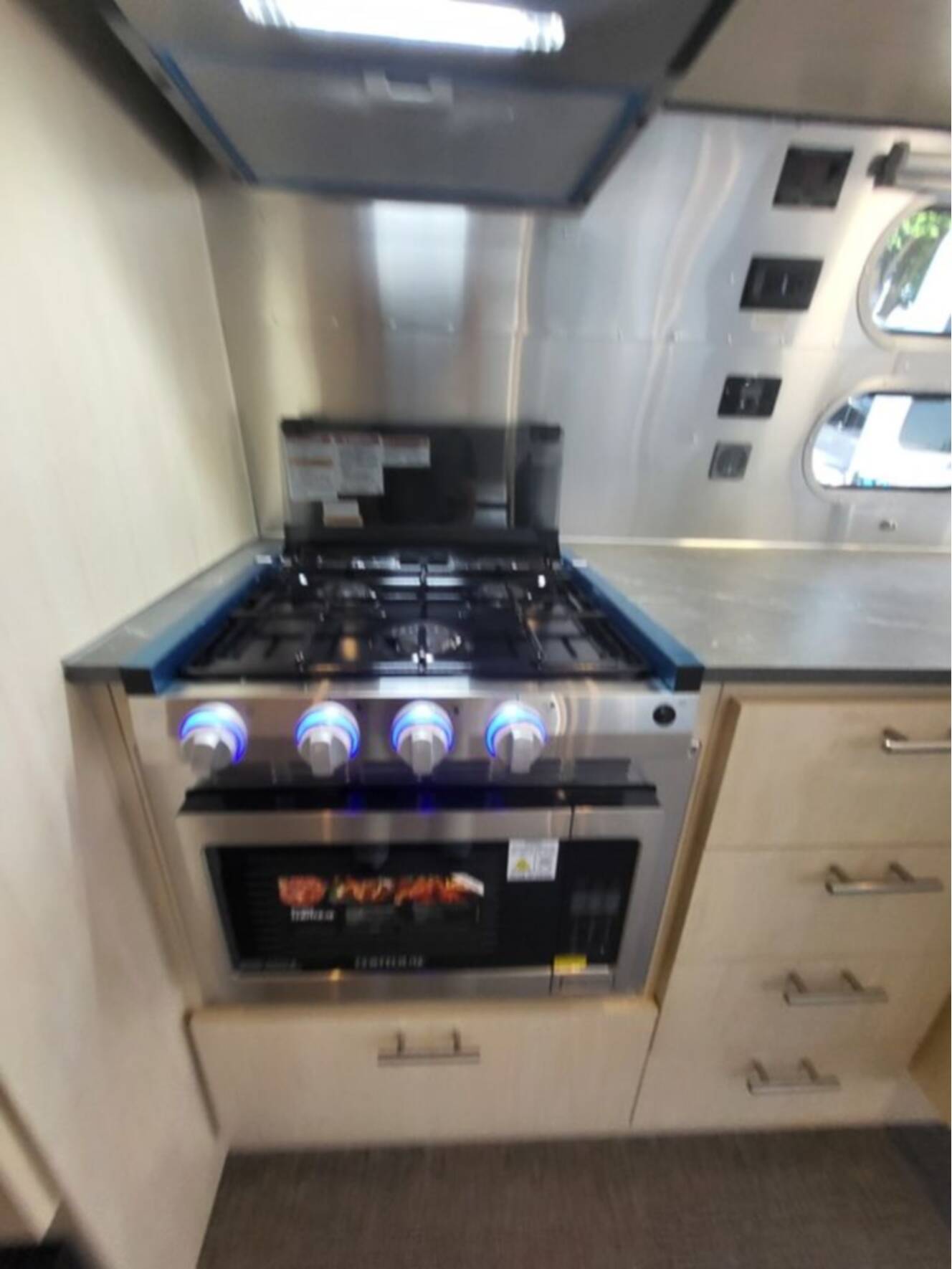 A photo of this 2026 Airstream Flying Cloud 27FB Queen Hatch