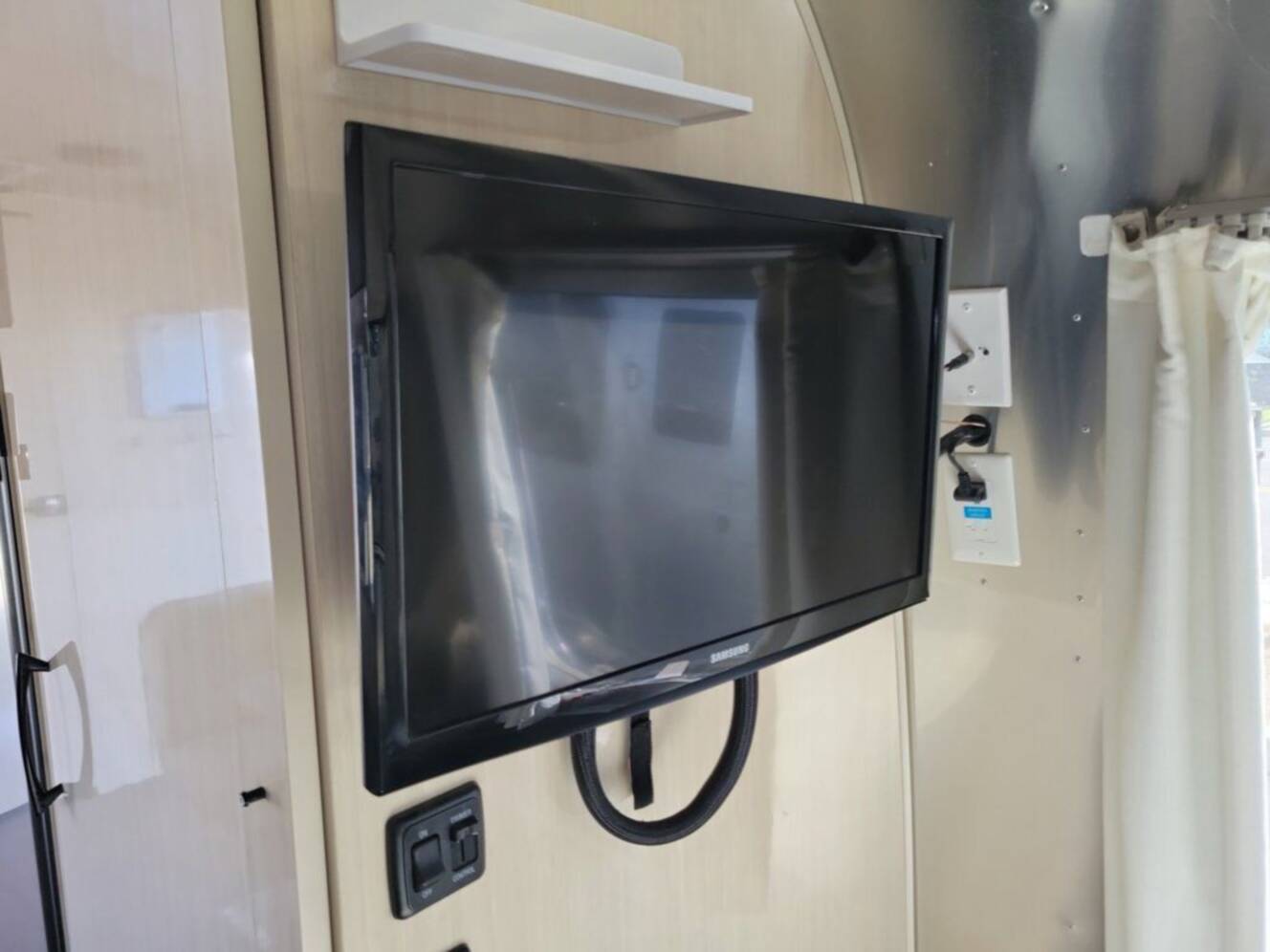 A photo of this 2018 Airstream International Serenity 23FB