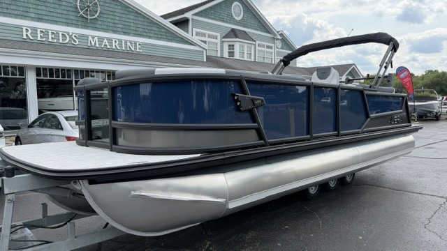 2027 Alera Marine Group Model M 25Q in delavan WI