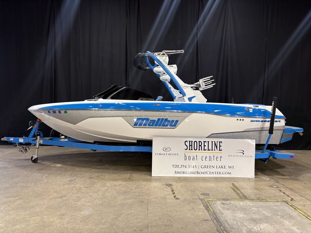2022 Malibu Boats 23 LSV in green lake WI