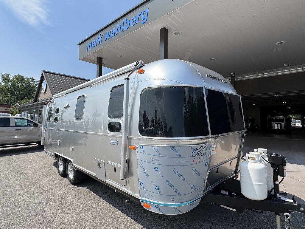 2027 Airstream Globetrotter® 25FB in lorain OH