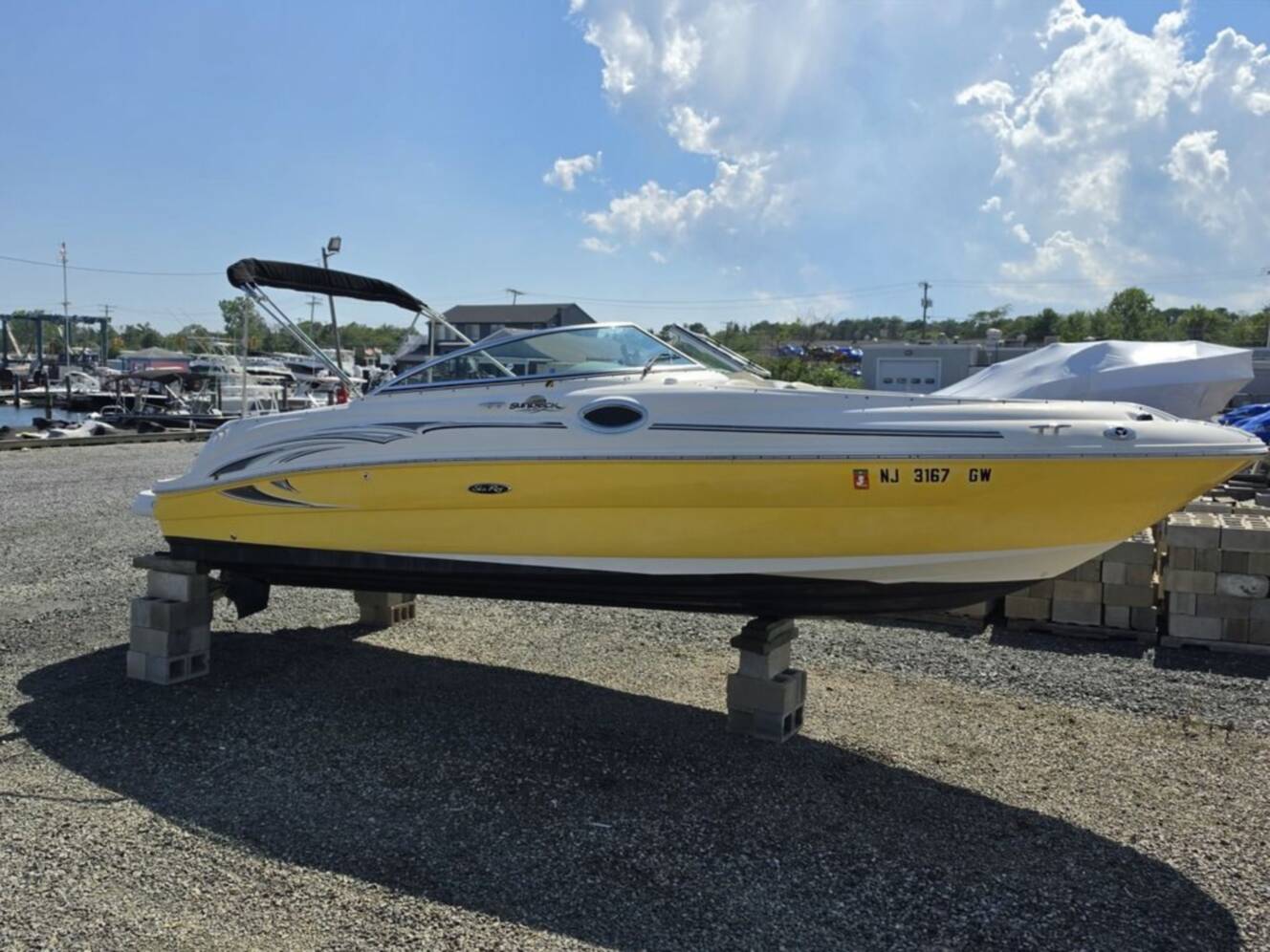 A photo of this 2005 Sea Ray 240 Sundeck