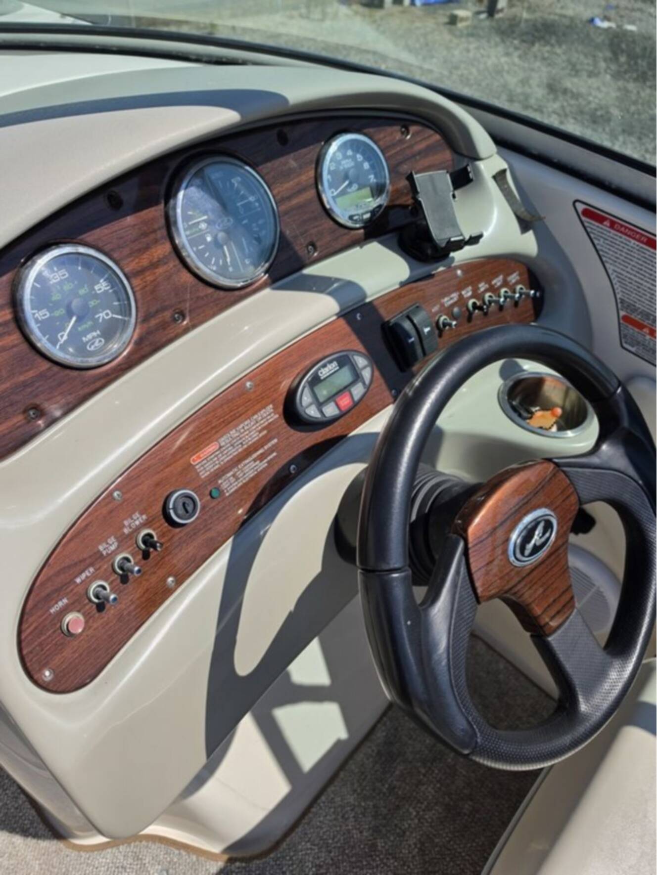 A photo of this 2005 Sea Ray 240 Sundeck