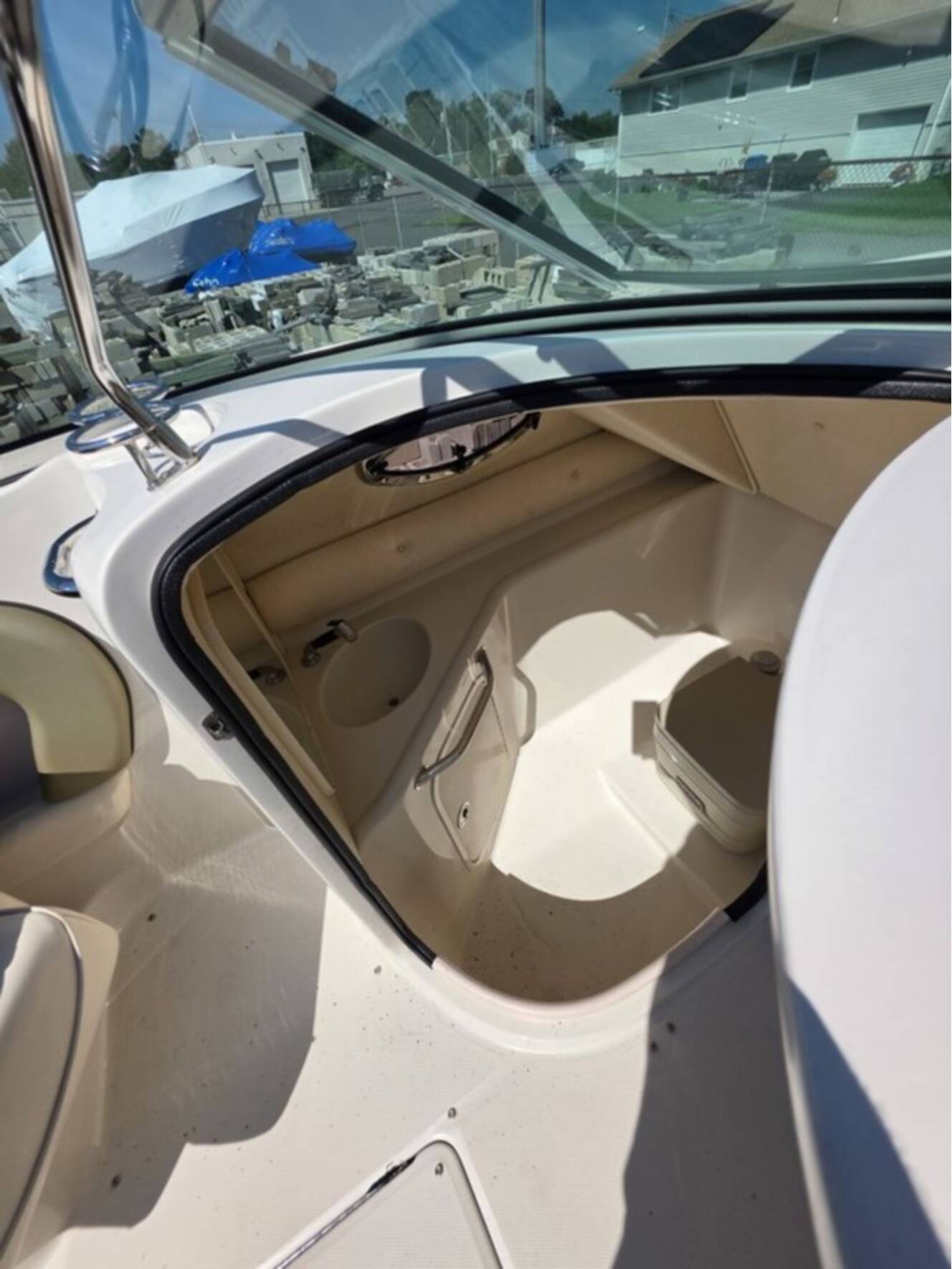 A photo of this 2005 Sea Ray 240 Sundeck