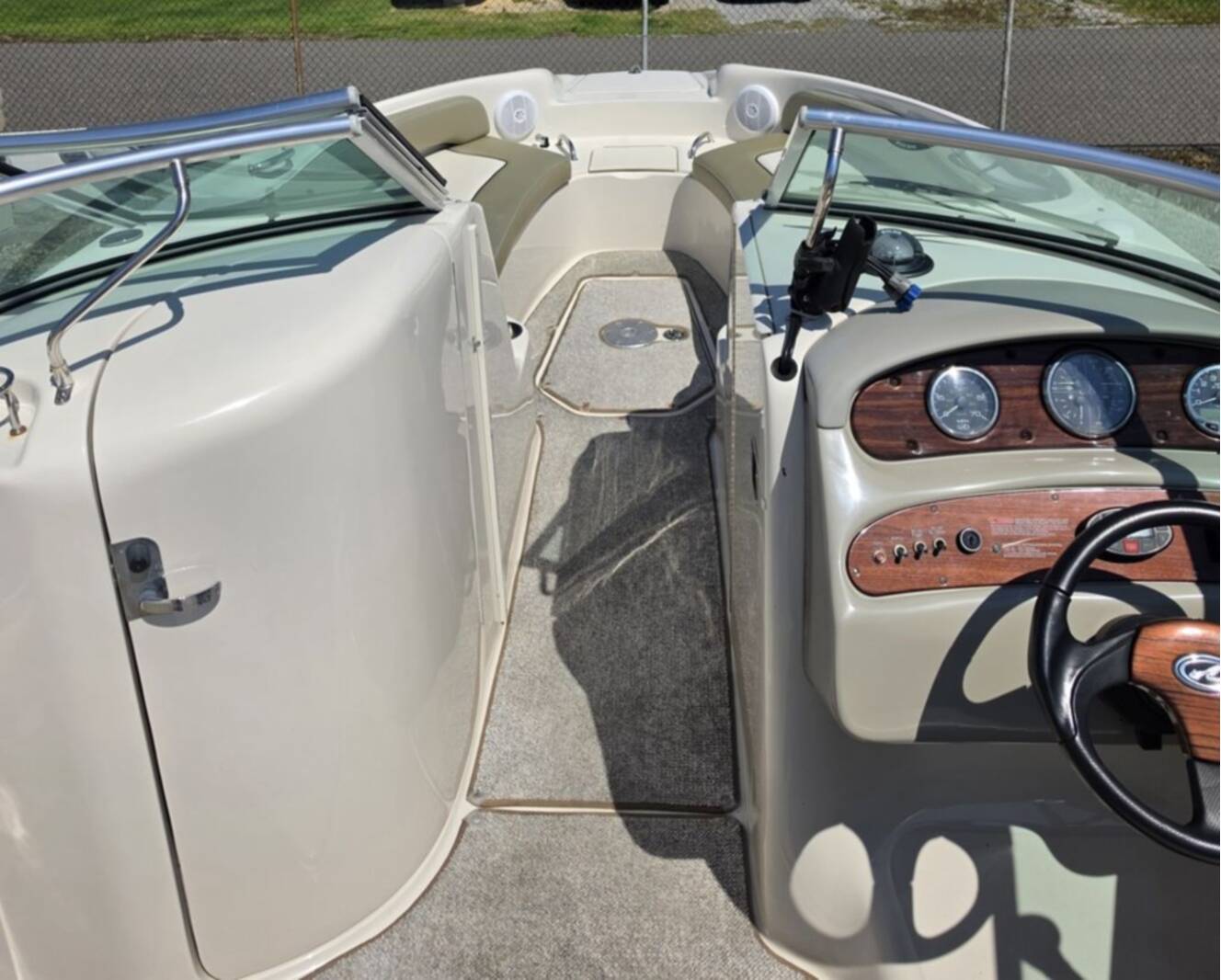 A photo of this 2005 Sea Ray 240 Sundeck