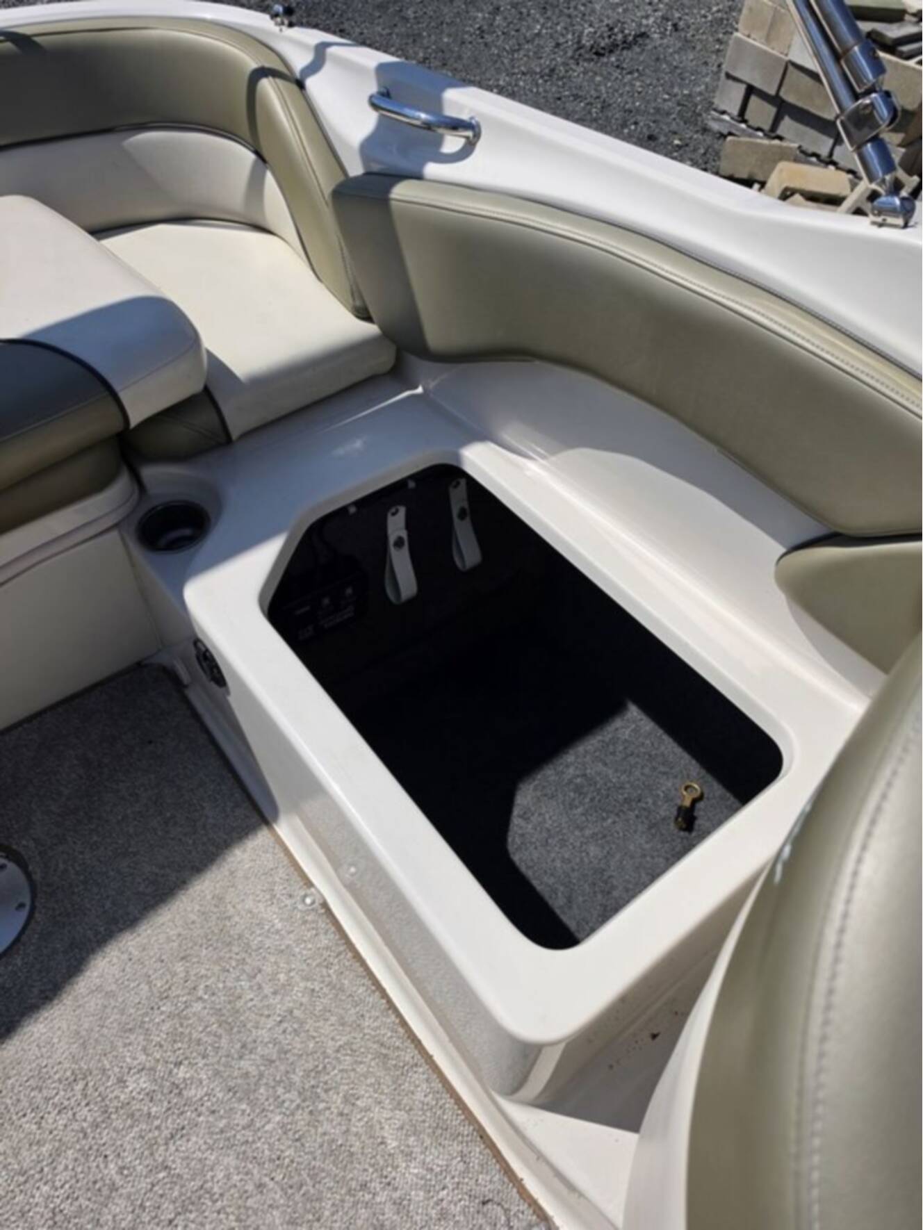A photo of this 2005 Sea Ray 240 Sundeck