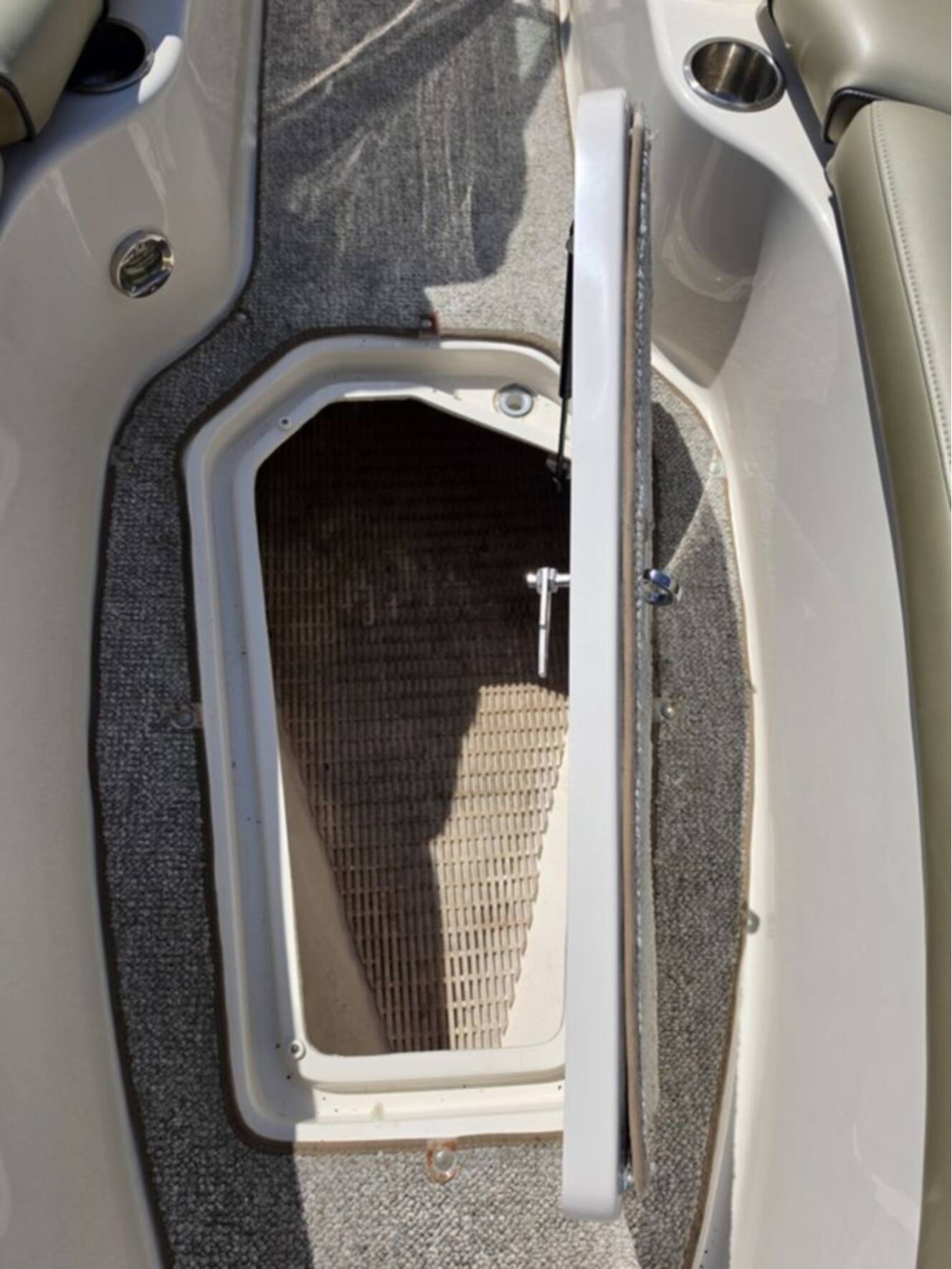 A photo of this 2005 Sea Ray 240 Sundeck